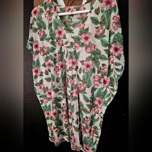 H&M Dresses & Skirts - H&M floral dress or cover up!